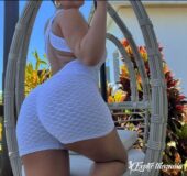 Snow Witte – Uzuri Wa Kipekee Na Haiba Ya Kifahari