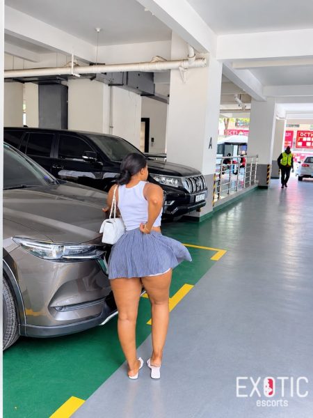 Kareni, escort in Sinza, Tanzania (photo 5)