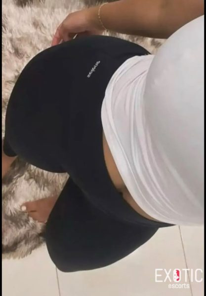 Momo, escort in Dar es salaam Town, Tanzania (photo 5)