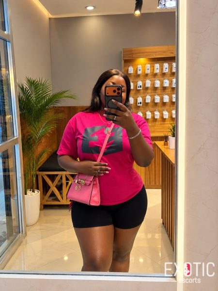 Moreen, escort in Manzese, Tanzania (photo 2)