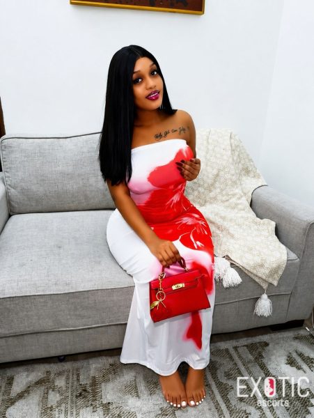 Christina, escort in Sinza, Tanzania (photo 3)